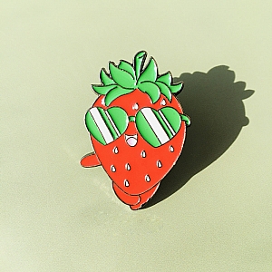 Брошь-значок «Happy strawberry» Брошь-значок «Happy strawberry»