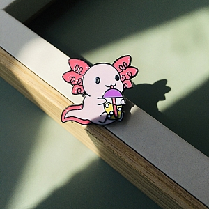 Брошь-значок «Axolotl with cocktail»